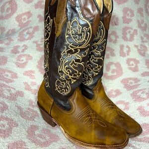 Women’s size 4 Rouswest Leather cowboy boots